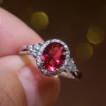 Huitan Deslumbrante Cúbicos de Zircônia Mulheres Anéis Romântico Oval Pedra Vermelha Envolver Anel de Casamento de dia dos Namorados Presente para o Amante de Jóias de Moda