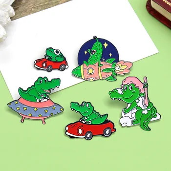 Sapo Driver de Crocodilo Astronauta Broches Personalizados Alien Rocket UFO disco Voador Esmalte pins, Emblemas Presentes para Amigos Atacado