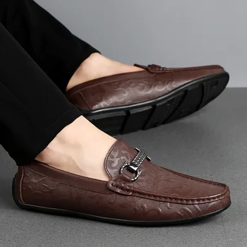 Couro genuíno Mocassins Homens Condução Sapatos de marcas de Luxo Confortável antiderrapante Casuais Sapatos de Estilo Britânico Clássicos Mocassins