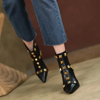 marca couro macio de espessura de alta calcanhar rebite botas curtas de outono, moda de inverno dedo apontado mulheres sapatos preto marrom branco sapato botas
